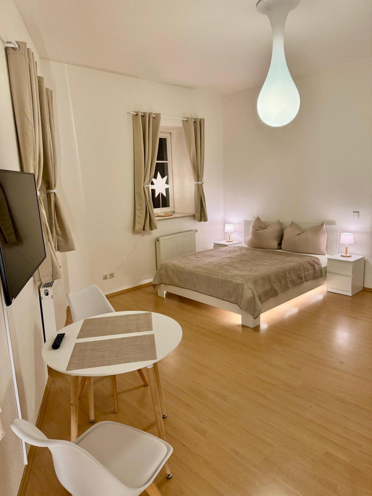 Ferienwohnung Schildblick Modernes Apartment Direkt In Der Altstadt Von Erfurt Nahe Der Kraemerbruecke - Beste Innenstadtlage Экстерьер фото