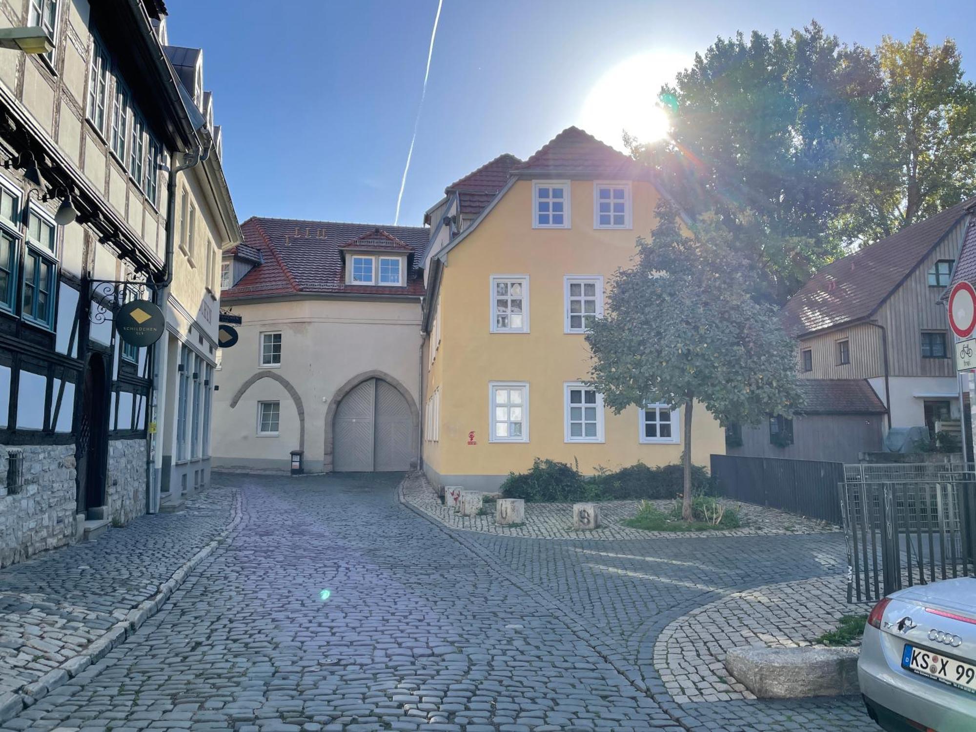 Ferienwohnung Schildblick Modernes Apartment Direkt In Der Altstadt Von Erfurt Nahe Der Kraemerbruecke - Beste Innenstadtlage Экстерьер фото